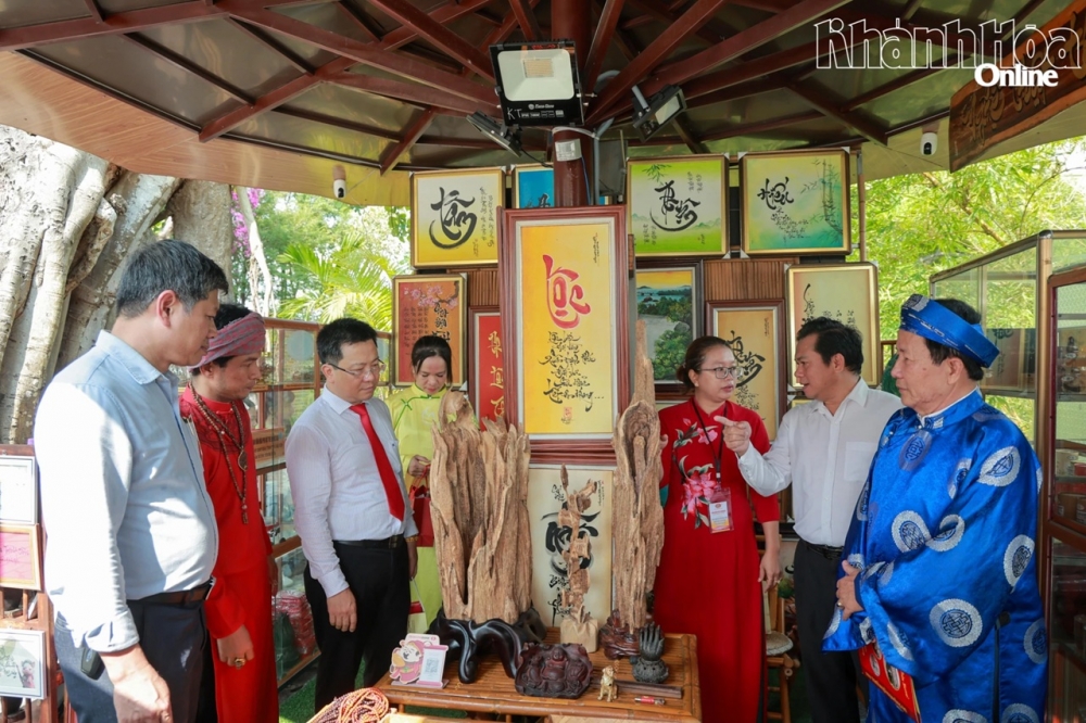 Không gian giới thiệu di sản trầm hương. Ảnh: N.T