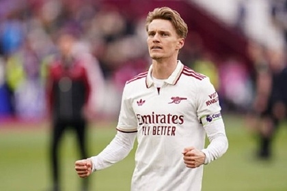 Odegaard tìm lại nhịp chơi phù hợp cho Arsenal.