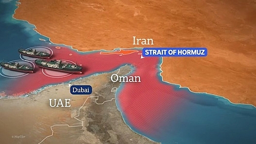 Tàu thuyền mắc kẹt tại eo biển Hormuz đến khi nào?
