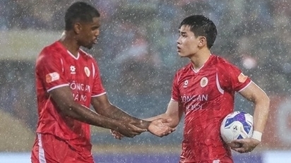 Đình Bắc lý giải vụ tranh penalty với Alan trong ngày CAHN vô địch V-League