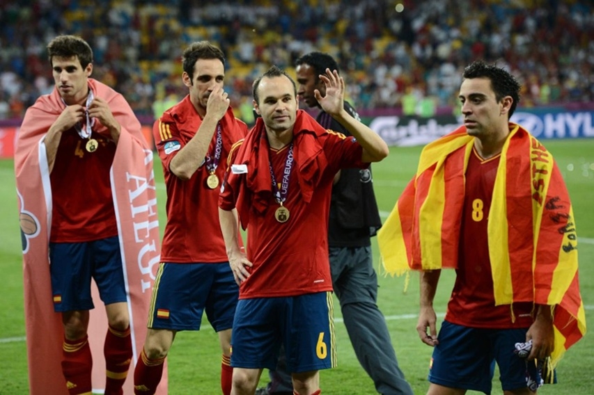 Xavi Iniesta khiến mọi cơ hội đều biến mất.