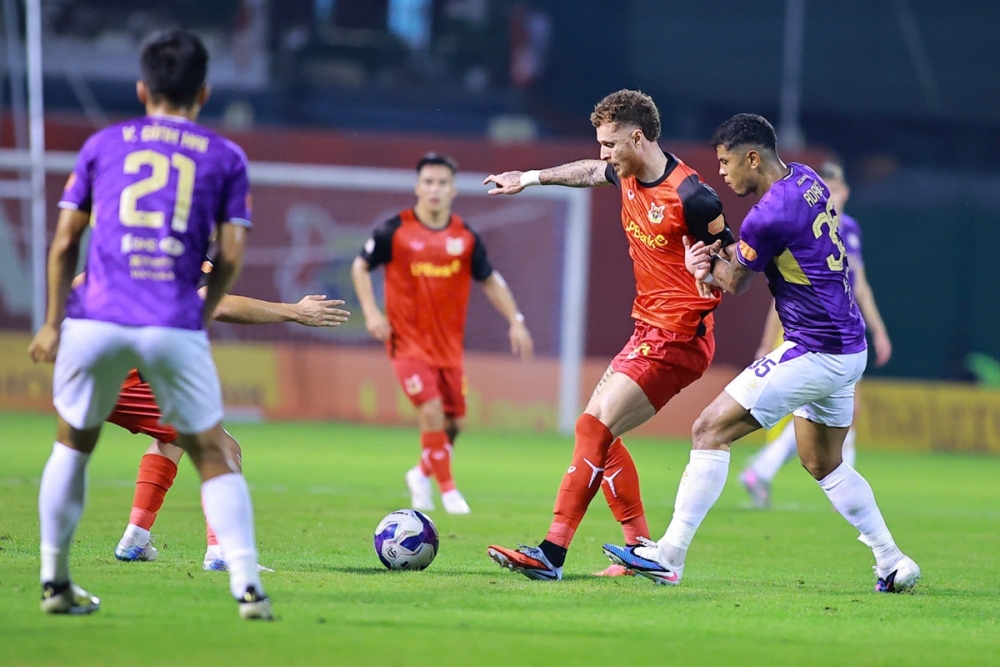 Ninh Bình và Hà Nội FC đang tranh ngôi vị thứ 3.