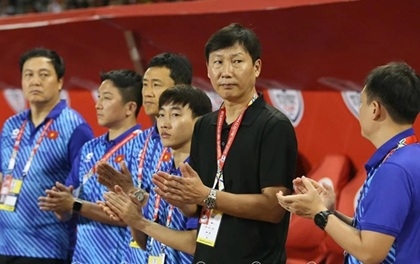 Ông Kim Sang-sik và tuyển Việt Nam sẽ sang Hàn Quốc tập huấn vào tháng 6.