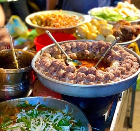 Bánh mì chờ nằm ở góc đường Nguyễn Huệ, TP. Phan Thiết.