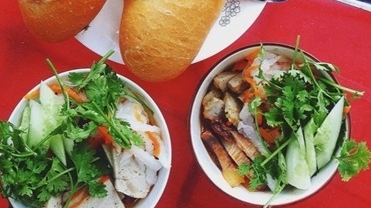 Phan Thiết có bánh mì chấm, bánh mì chờ