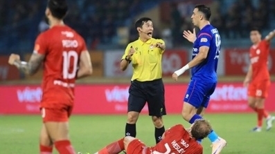 VFF treo còi trọng tài Trần Ngọc Nhớ sau sai lầm thổi phạt đền tại V-League