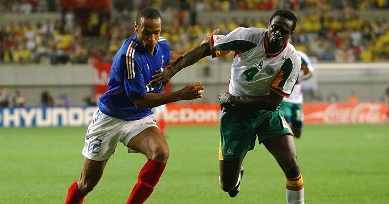 Senegal hạ Pháp và cú sốc Seoul 2002.