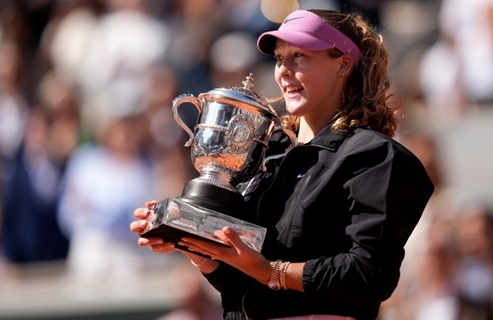 Mirra Andreeva đăng quang Roland Garros 2026: Sự trỗi dậy của tân nữ hoàng quần vợt Nga