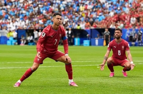 Cristiano Ronaldo không giấu nổi sự thất vọng khi kéo dài chuỗi trận không ghi bàn tại các giải đấu lớn. Cristiano Ronaldo không giấu nổi sự thất vọng khi kéo dài chuỗi trận không ghi bàn tại các giải đấu lớn.