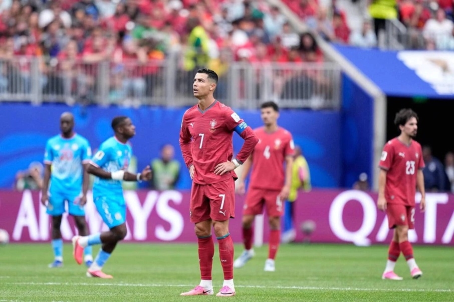 Ronaldo phản ứng sau pha bỏ lỡ trong trận ra quân World Cup 2026, Bồ Đào Nha hòa 1-1 Cộng hòa dân chủ Congo. Ảnh: AP
