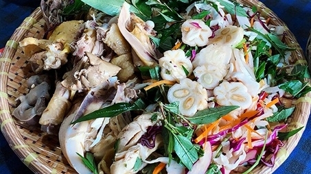 Về miệt vườn thưởng thức gỏi gà măng cụt