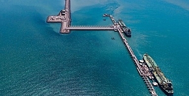 Phía sau việc Nga lần đầu nhập khẩu xăng từ Ấn Độ