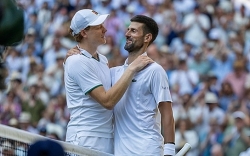 Jannik Sinner hạ gục Novak Djokovic để ghi tên vào chung kết Wimbledon 2026