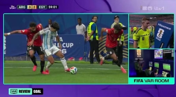Bàn thắng của Mostafa Zico bị VAR hủy khi Ai Cập đang tạo bất ngờ trước Argentina. Ảnh: ITV
