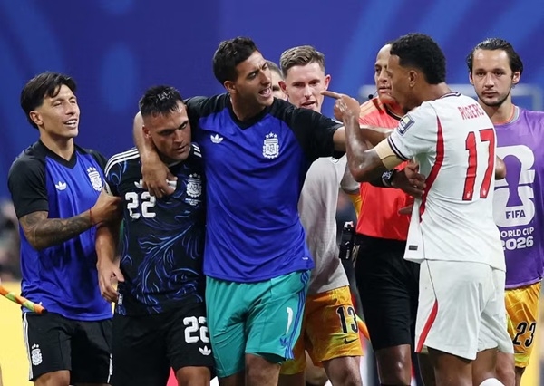 Argentina ngược dòng đánh bại Anh 2-1 ở bán kết World Cup 2026. Ảnh: Reuters Argentina ngược dòng đánh bại Anh 2-1 ở bán kết World Cup 2026. Ảnh: Reuters