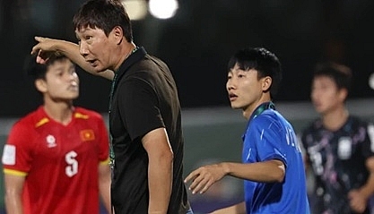 HLV Kim Sang-sik gia cố tấm khiên thép: Lời giải cho tham vọng vô địch AFF Cup 2026