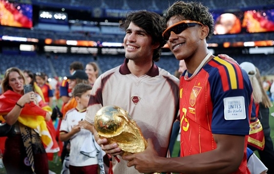 Hai ngôi sao hàng đầu thể thao Tây Ban Nha đứng chung một khung hình sau trận chung kết World Cup 2026.