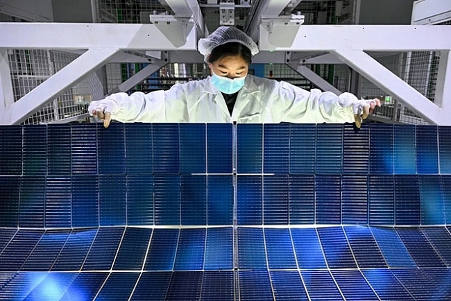 Trung Quốc tái cấu trúc ngành pin lithium và năng lượng mặt trời