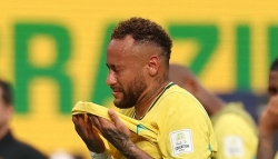 Neymar bị chỉ trích là tiền đạo tệ nhất lịch sử tuyển Brazil dù sở hữu kỷ lục ghi bàn