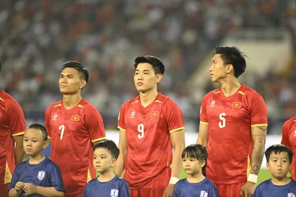 Đình Bắc tịt ngòi trận gặp Singapore. Ảnh: Như Hoàn. Đình Bắc tịt ngòi trận gặp Singapore. Ảnh: Như Hoàn.