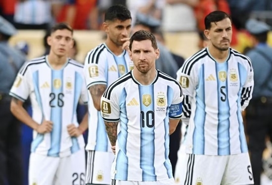 Sáu tuyển thủ của Argentina đang đứng trước án phạt nặng từ FIFA.