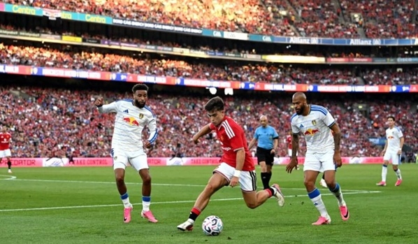 Amass nổi bật trong lần đụng độ Leeds. Ảnh: Getty Images.