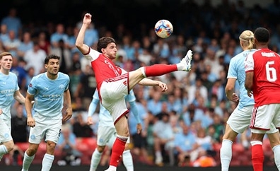 Tuyến giữa của Man City bị Arsenal lấn át. Ảnh: Getty Images