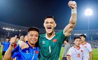 Những pha cản phá xuất thần của Lê Giang đã sửa sai cho các đồng đội. Ảnh: VFF.