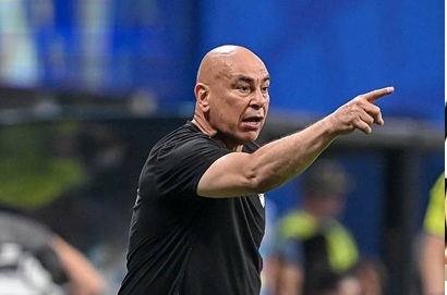 Huấn luyện viên Hossam Hassan cùng hai thành viên tuyển Ai Cập bị điều tra. Huấn luyện viên Hossam Hassan cùng hai thành viên tuyển Ai Cập bị điều tra.