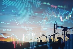 Thị trường dầu mỏ: Nguồn cung gián đoạn, dư địa tăng giá mở rộng