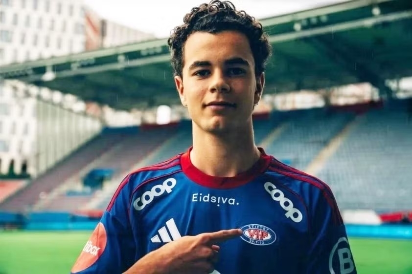 Rajkovic lọt tầm ngắm của Man United.