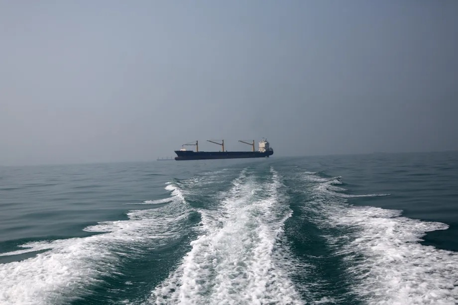 Các tàu chở dầu cỡ trung của Iran tiếp tục chờ ngoài khơi Bandar Abbas tại eo biển Hormuz thuộc tỉnh Hormozgan, Iran vào ngày 9/9/2026. (Ảnh: Fatemeh Bahrami - Hãng thông tấn Anadolu)