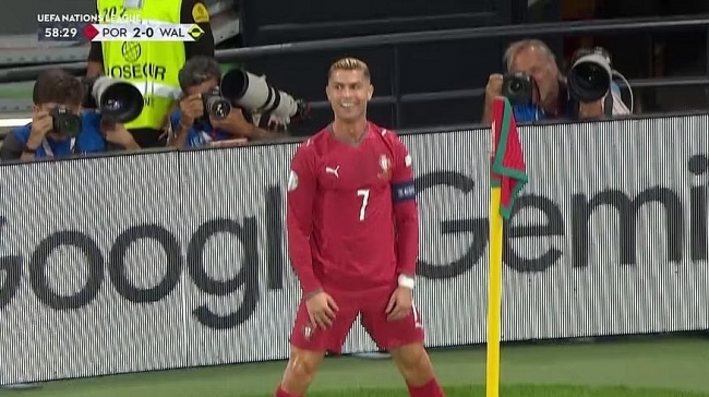Pha bỏ lỡ khó tin khiến Ronaldo nổi giận