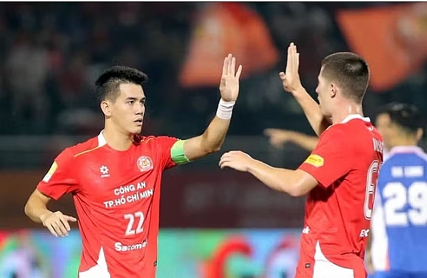 Tuấn Hải, Tiến Linh thi đấu khởi sắc, HLV Kim Sang-sik có thêm lựa chọn