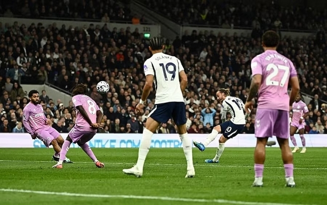 Tottenham thắng trận đầu tiên nhờ màn tái xuất sau 536 ngày