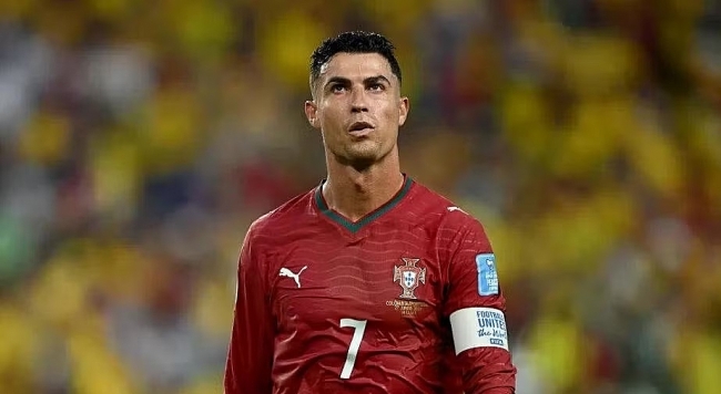 Ronaldo bị đình chỉ 30 ngày vì tự ý rời đội tuyển