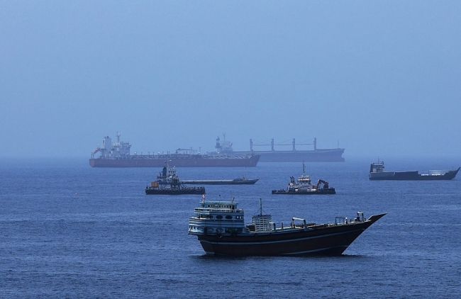 Eo biển Hormuz đóng cửa, vì sao dầu vẫn lưu thông?