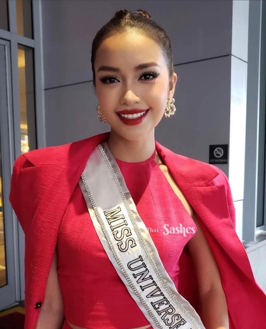 Ngọc Châu mặc áo yếm trong ngày đầu thi Miss Universe