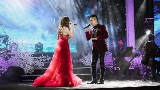 Nữ ca sĩ Vbiz bất ngờ tái xuất sau 12 năm, là "người tình sân khấu" của loạt sao Việt đình đám