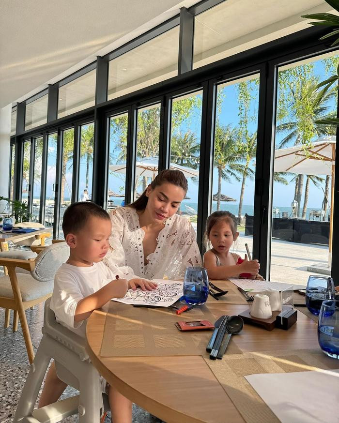 Con g&aacute;i Hồ Ngọc H&agrave; học nấu ăn, bộc lộ khả năng nữ c&ocirc;ng gia ch&aacute;nh từ tấm b&eacute; Ảnh 6