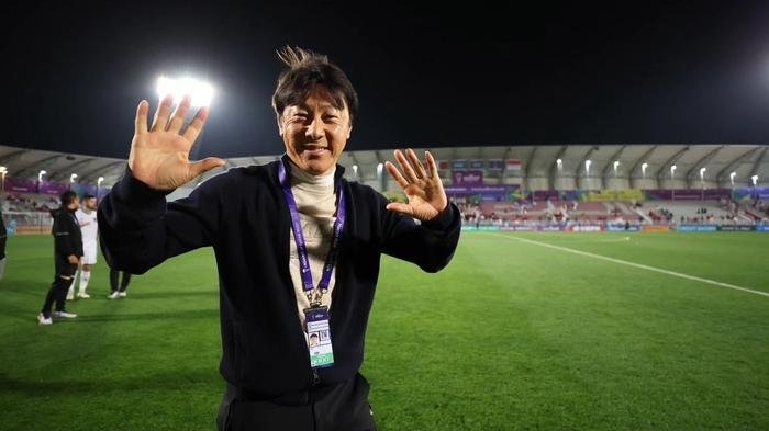 HLV Shin Tae Yong dễ bị sa thải sớm hơn HLV Troussier?
