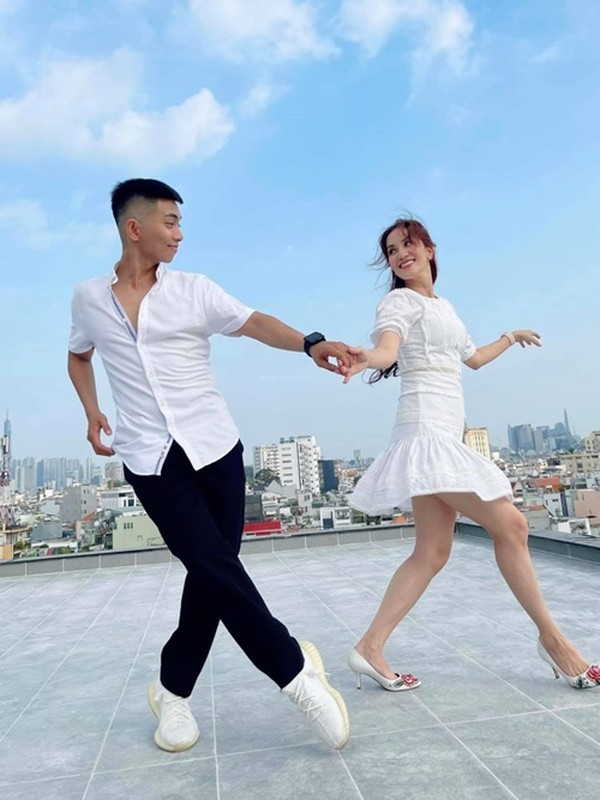 Cuộc sống của Khánh Thi trong biệt thự có vườn cây tiền tỷ