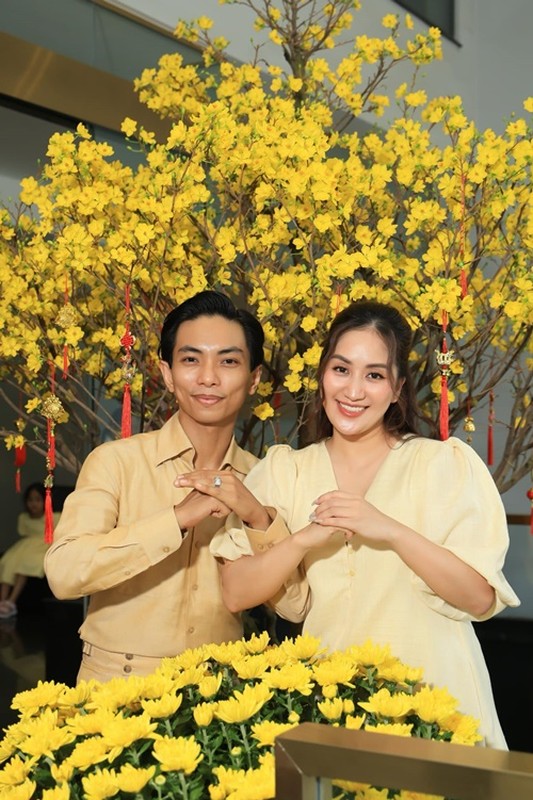 Cuộc sống của Khánh Thi trong biệt thự có vườn cây tiền tỷ