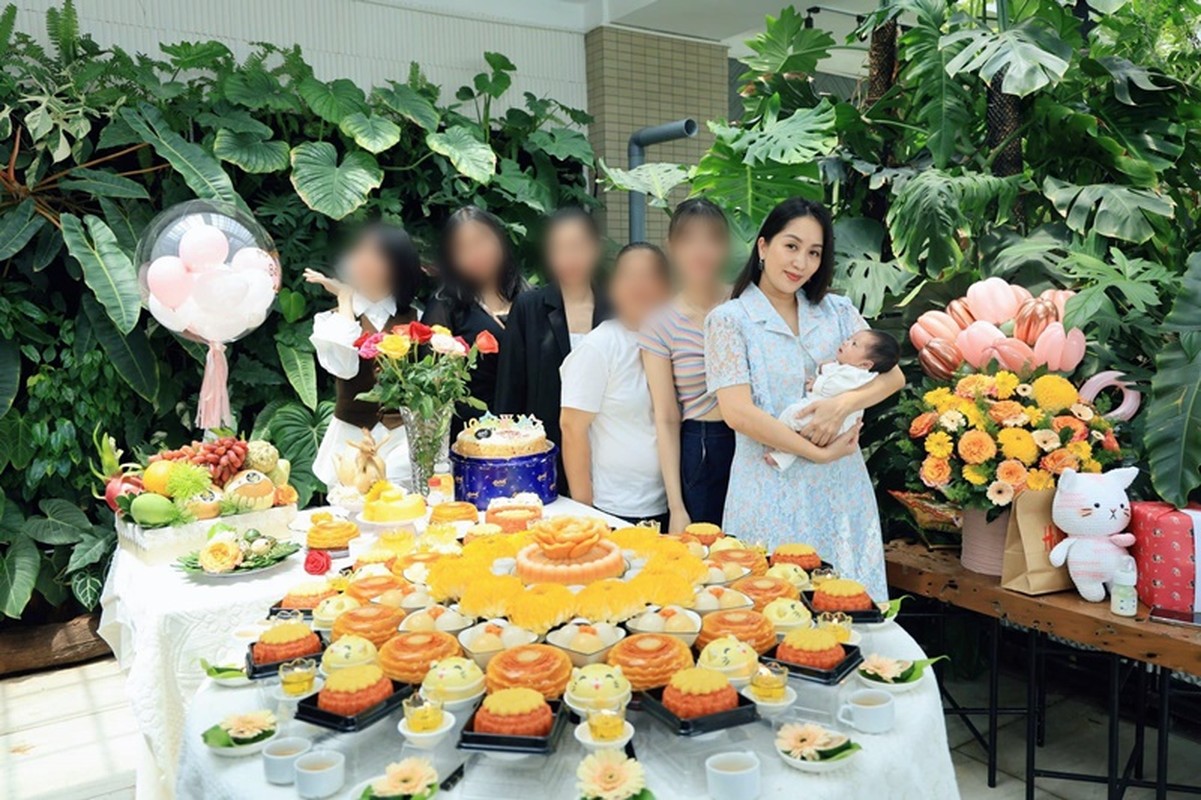 Cuộc sống của Khánh Thi trong biệt thự có vườn cây tiền tỷ