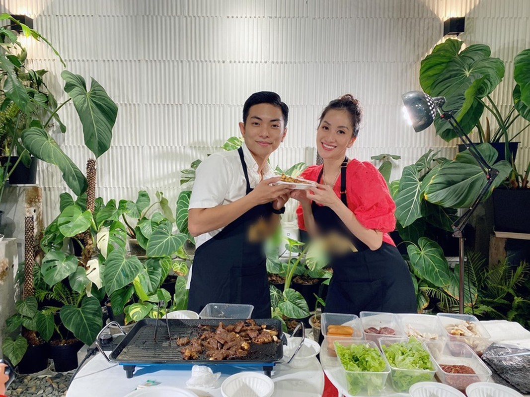 Cuộc sống của Khánh Thi trong biệt thự có vườn cây tiền tỷ