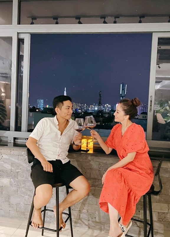 Cuộc sống của Khánh Thi trong biệt thự có vườn cây tiền tỷ