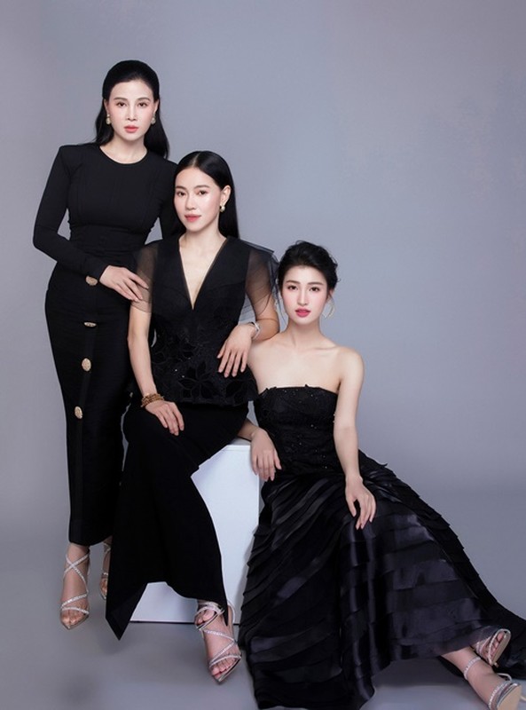 Nhan sắc trẻ đẹp của mẹ ruột Á hậu Phương Nhi Nhan sắc trẻ đẹp của mẹ ruột Á hậu Phương Nhi