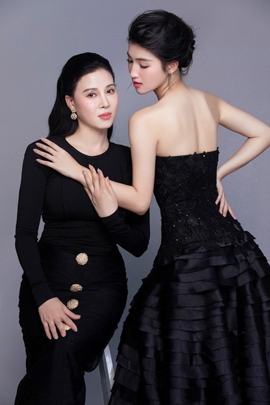 Nhan sắc trẻ đẹp của mẹ ruột Á hậu Phương Nhi Nhan sắc trẻ đẹp của mẹ ruột Á hậu Phương Nhi