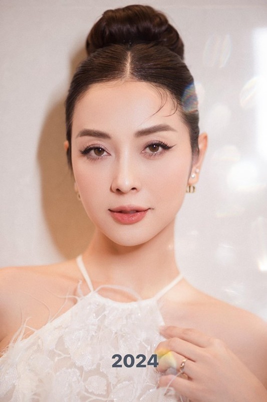 Jennifer Phạm sinh 4 con, vẫn trẻ trung, vóc dáng săn chắc Jennifer Phạm sinh 4 con, vẫn trẻ trung, vóc dáng săn chắc