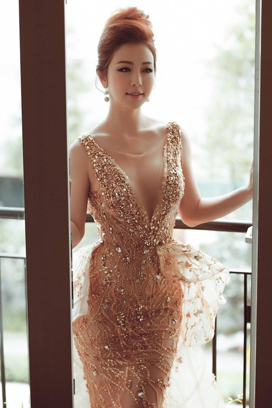 Jennifer Phạm sinh 4 con, vẫn trẻ trung, vóc dáng săn chắc Jennifer Phạm sinh 4 con, vẫn trẻ trung, vóc dáng săn chắc